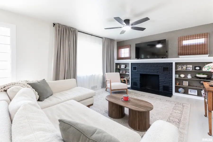 111 E Ames Street, Yates City, IL 61572 - #2