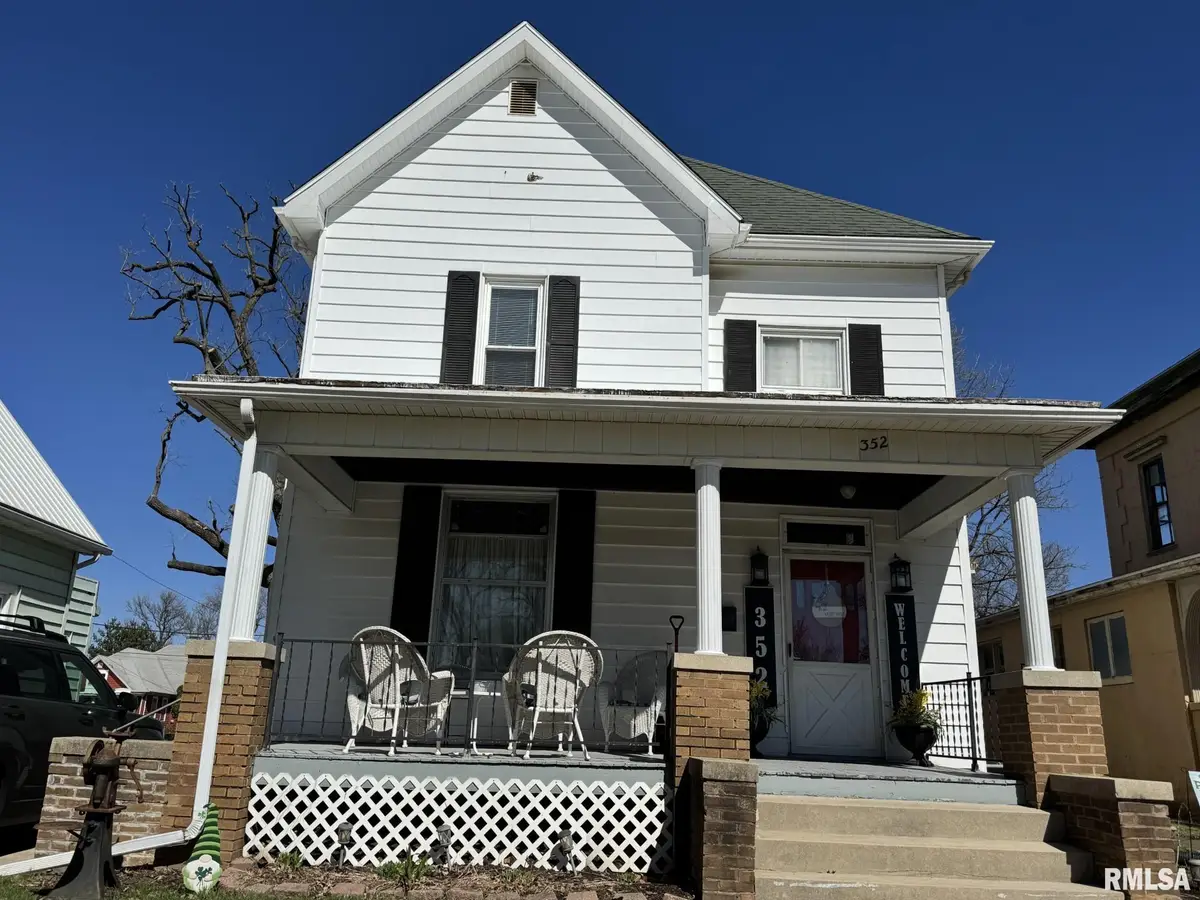 352 E State Street, Jacksonville, IL 62650 - #1