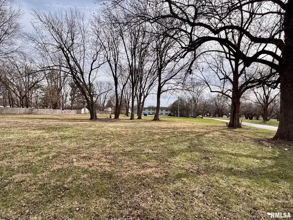 2102 Black Avenue, Springfield, IL 62702