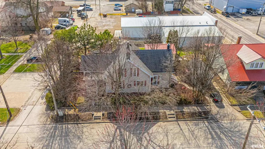 909 Tremont Street, Lincoln, IL 62656 - #3