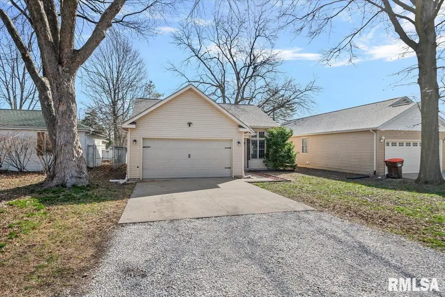 407 S 7th Street, Auburn, IL 62615 - #3