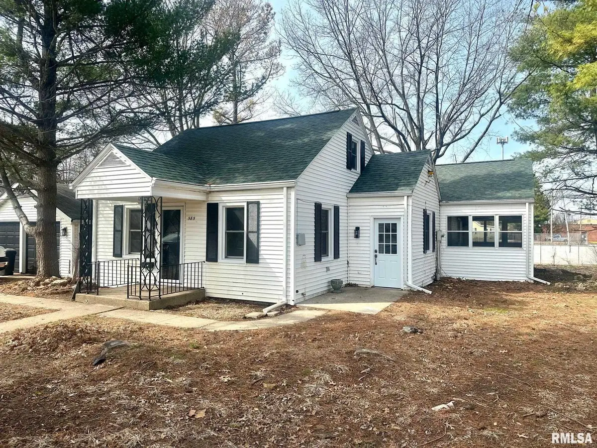 585 Cherry Street, Jacksonville, IL 62650 - #1