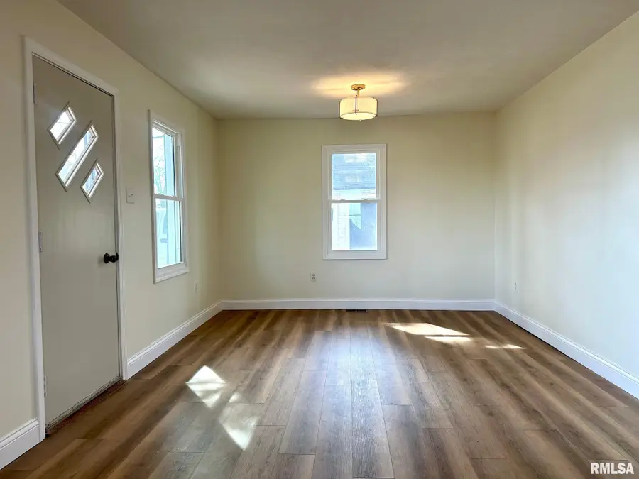 585 Cherry Street, Jacksonville, IL 62650 - #2