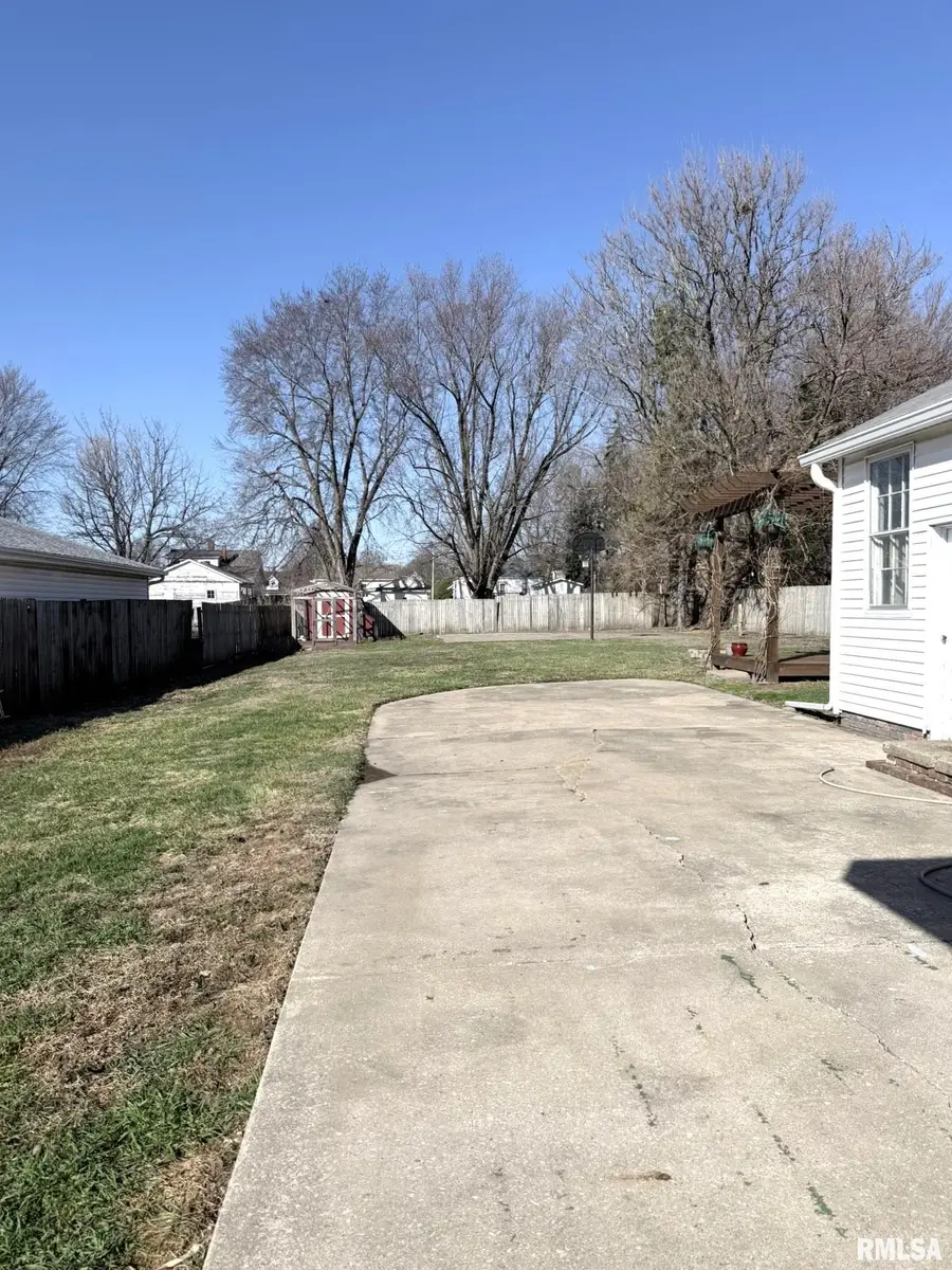 696 N Academy Street, Galesburg, IL 61401 - #3