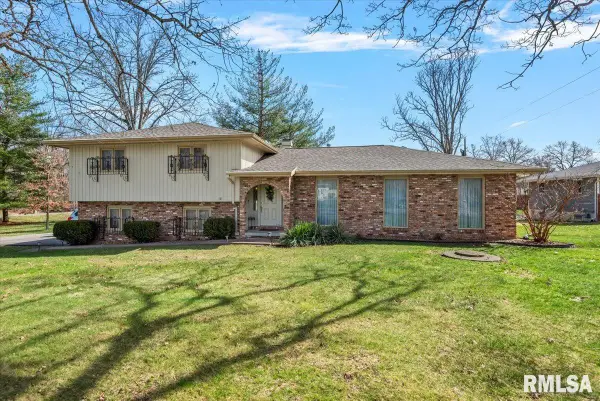 2 Linda Lane, Taylorville, IL 62568