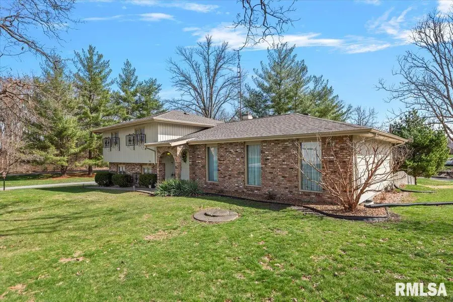 2 Linda Lane, Taylorville, IL 62568 - #2