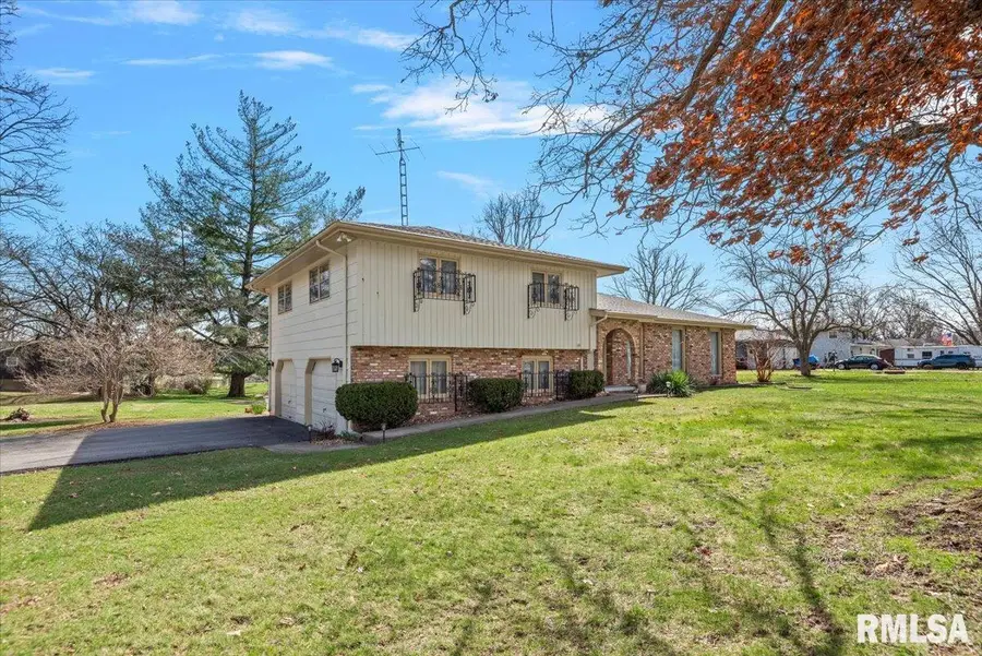 2 Linda Lane, Taylorville, IL 62568 - #3