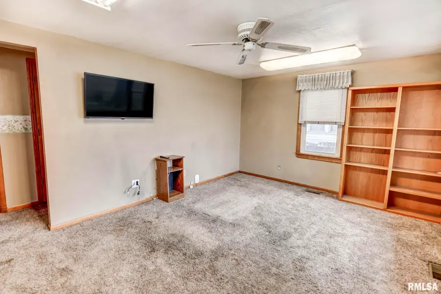 417 N Cheney Street, Taylorville, IL 62568 - #2