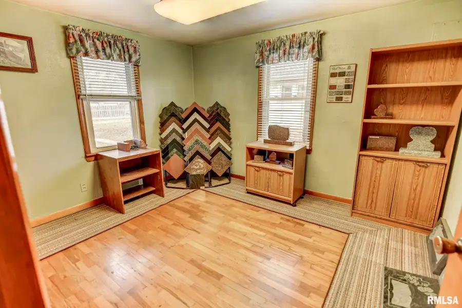 417 N Cheney Street, Taylorville, IL 62568 - #3