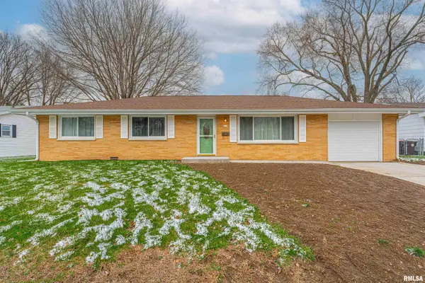 130 Half Moon, Lincoln, IL 62656