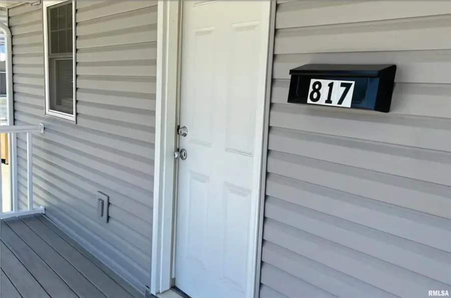 817 E Stanford Avenue, Springfield, IL 62704 - #3