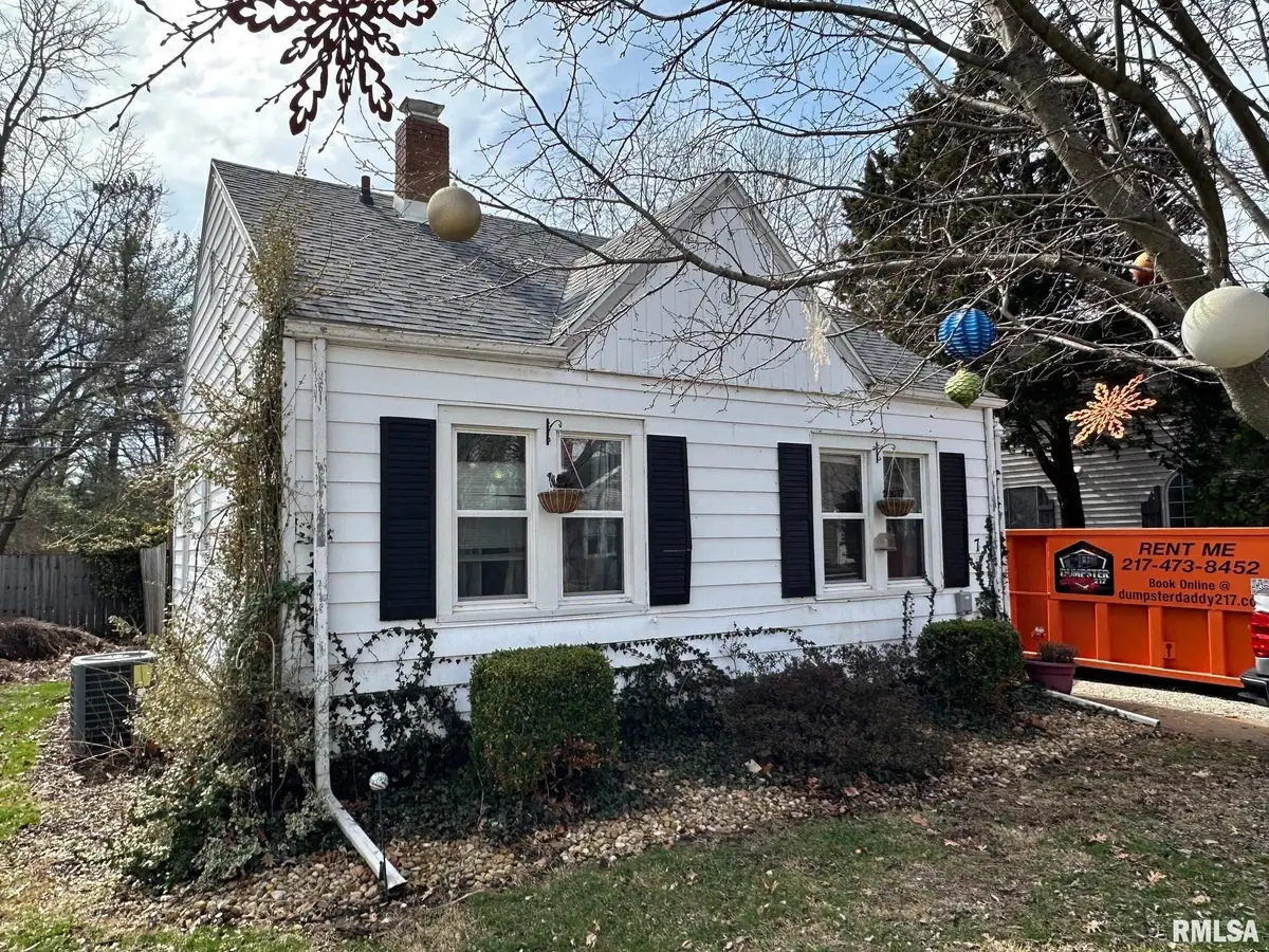 7 Pine Place, Jacksonville, IL 62650 - #1