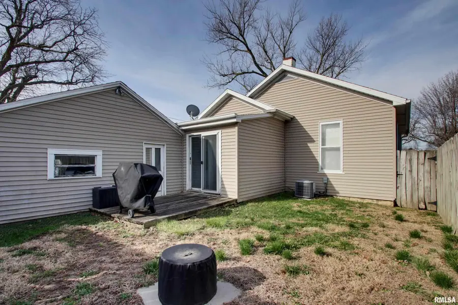 420 N 29th Street, Quincy, IL 62301 - #2