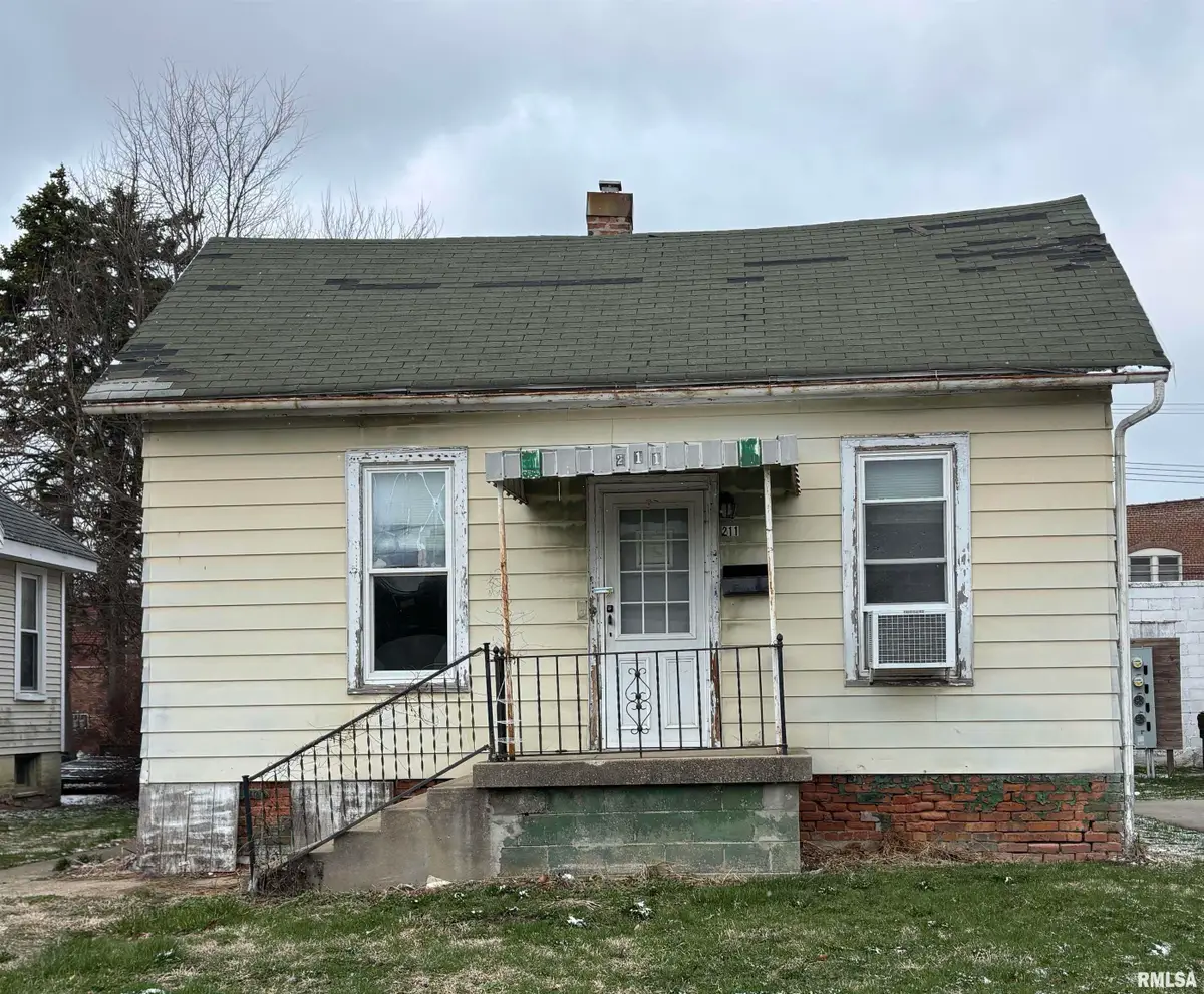 211 S Hamilton Street, Lincoln, IL 62656 - #1