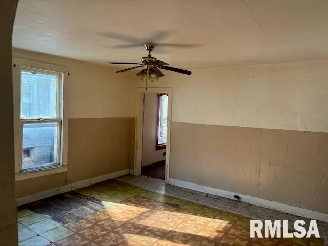 211 S Hamilton Street, Lincoln, IL 62656 - #3