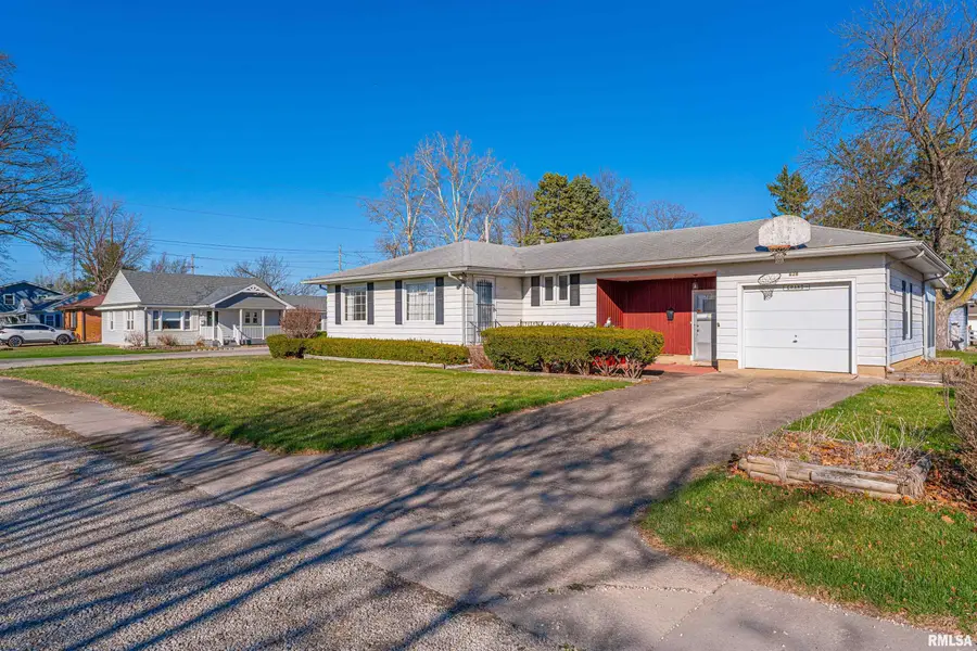 628 Grand Avenue, Lincoln, IL 62656 - #2