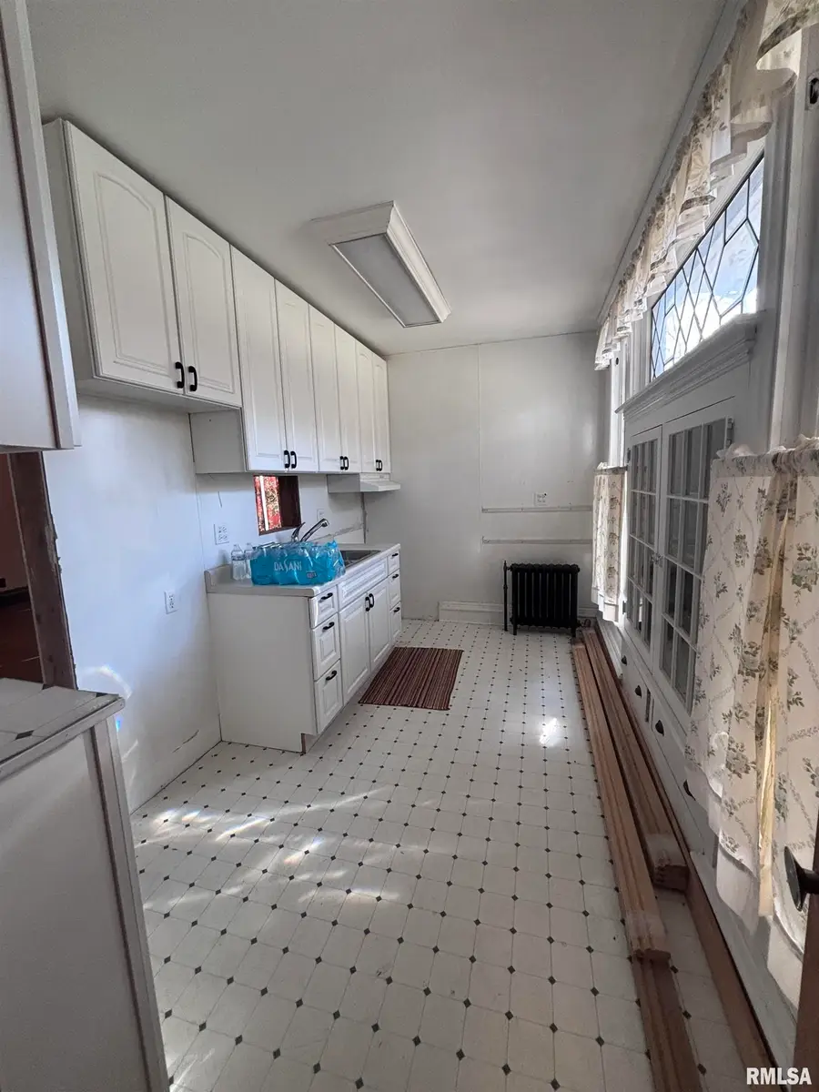 839 W State Street, Jacksonville, IL 62650 - #3