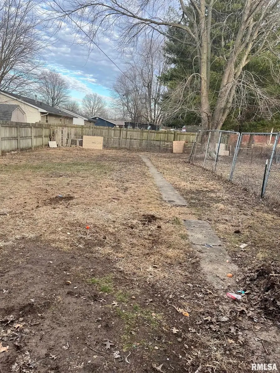 1120 S Houston Street, Taylorville, IL 62568 - #2