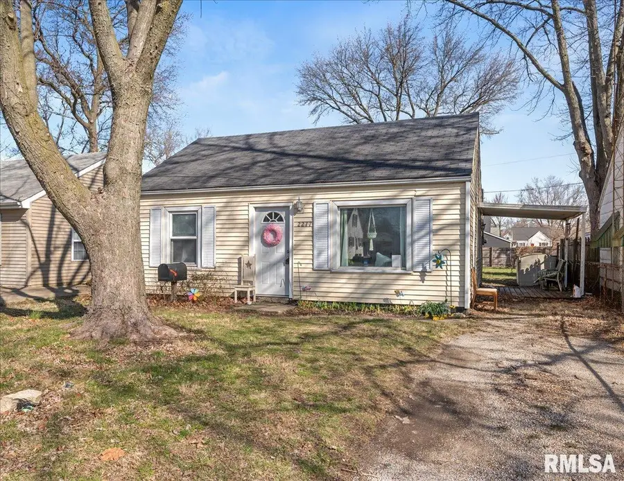 2277 E Converse Avenue, Grandview, IL 62702 - #2