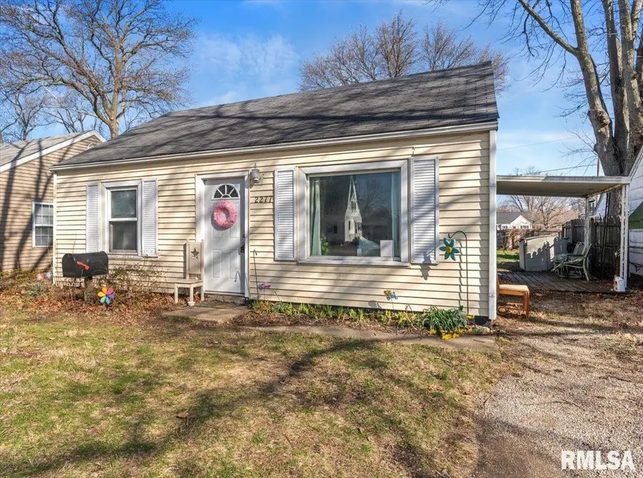 2277 E Converse Avenue, Grandview, IL 62702 - #3