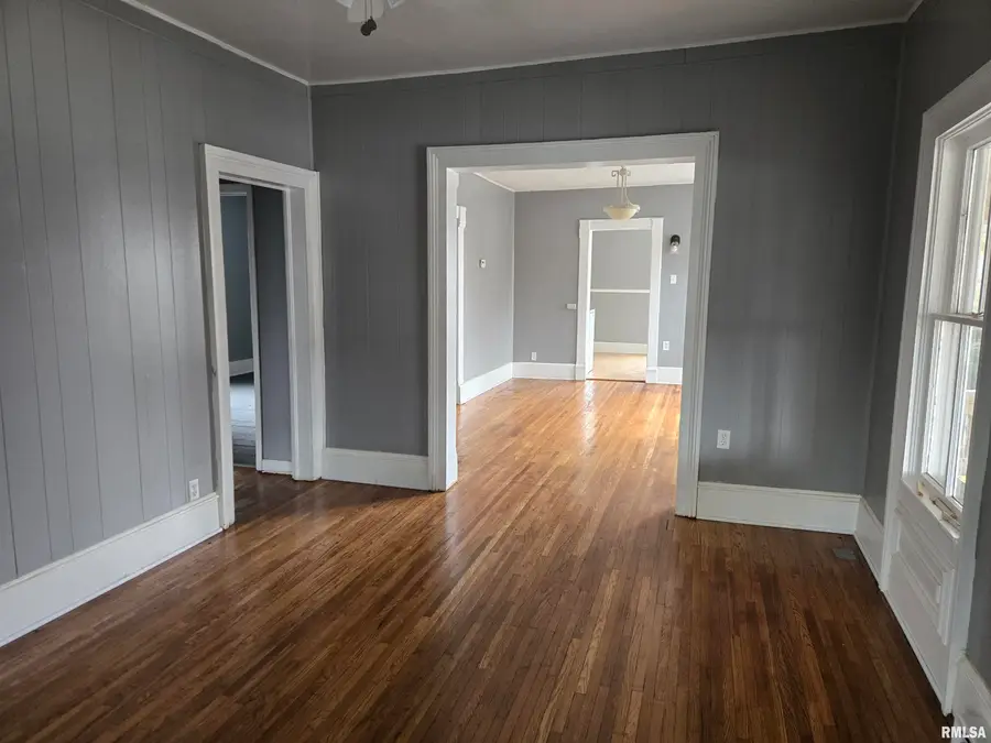 165 W Twyman Street, Bushnell, IL 61422 - #3