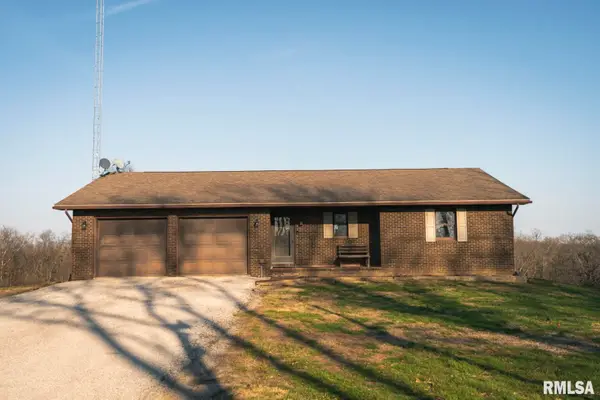 896 NE 1300 E Road, Roodhouse, IL 62082