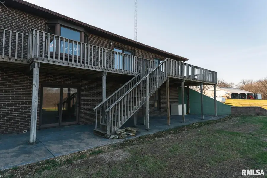 896 NE 1300 E Road, Roodhouse, IL 62082 - #2