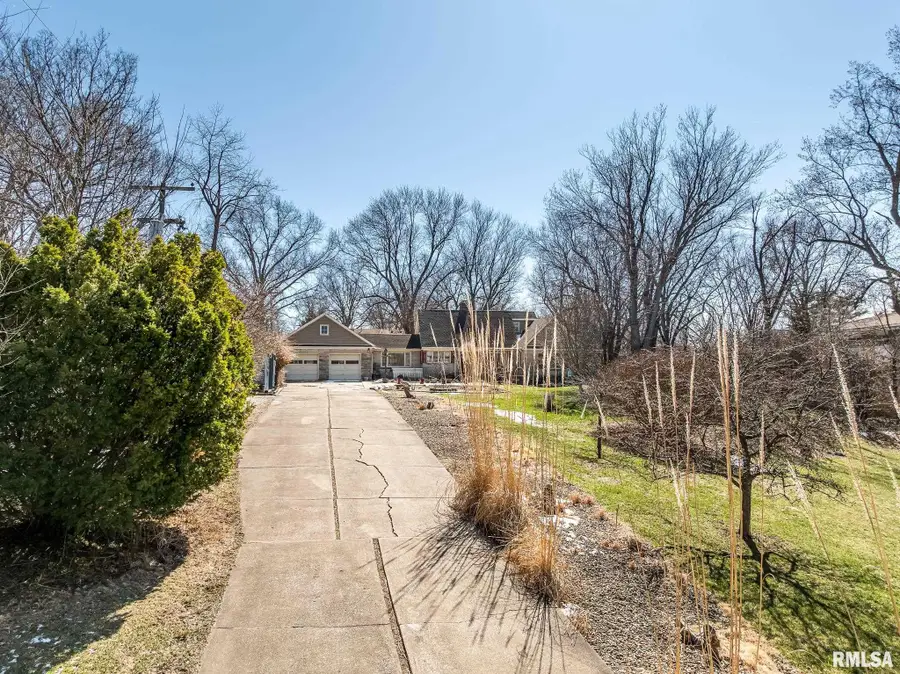 1303 W Adams Street, Macomb, IL 61455 - #2