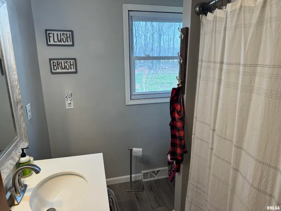 111 W Concord Drive, Petersburg, IL 62675 - #2