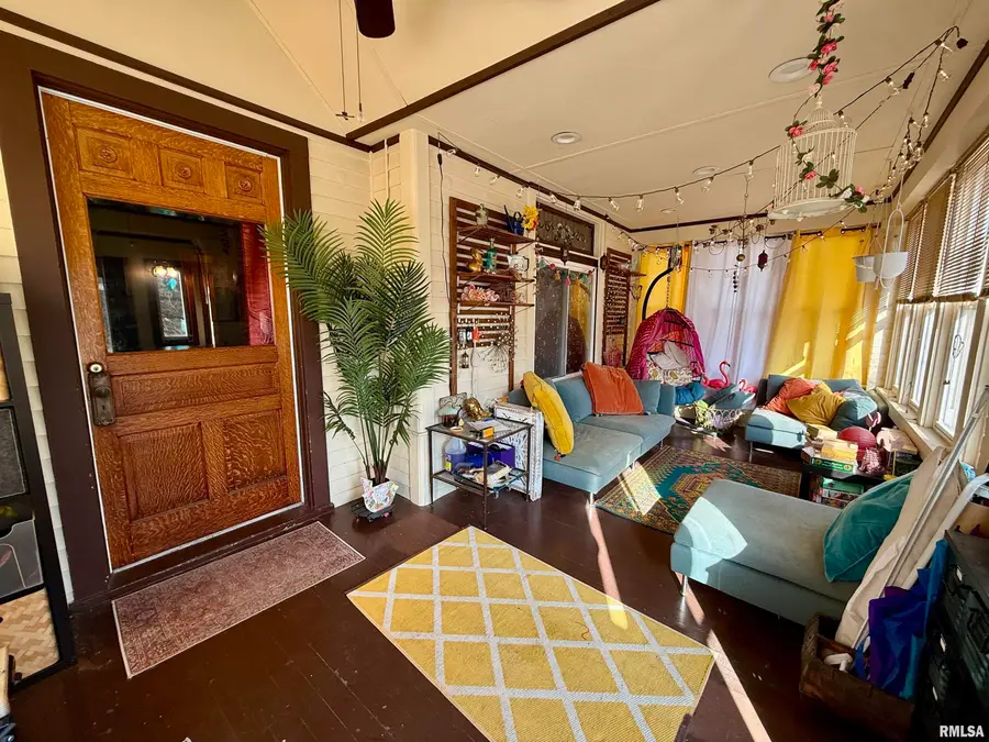 933 W Main Street, Galesburg, IL 61401 - #3