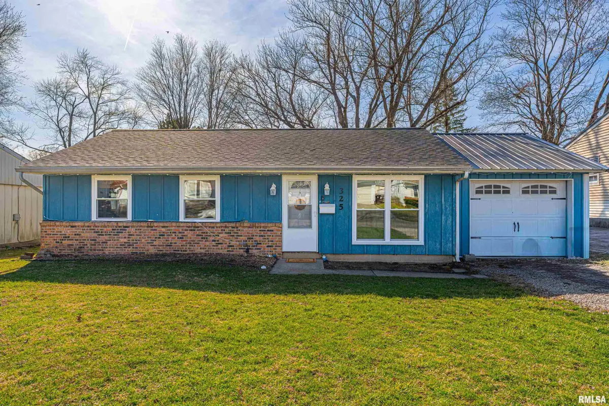 325 Mcdivitt Avenue, Lincoln, IL 62656 - #1