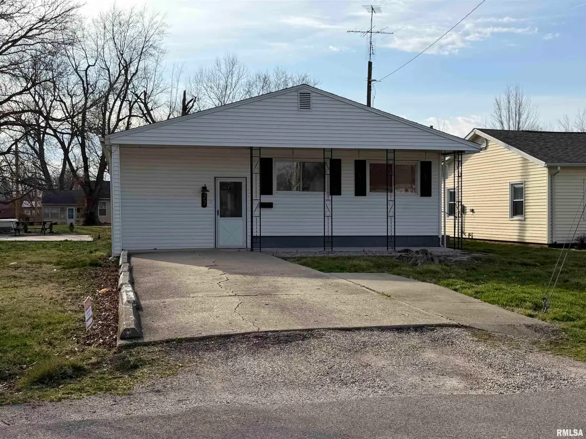27 N High Street, Winchester, IL 62694 - #1