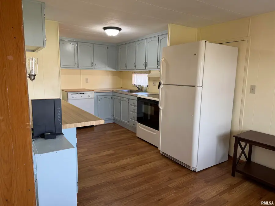 27 N High Street, Winchester, IL 62694 - #3