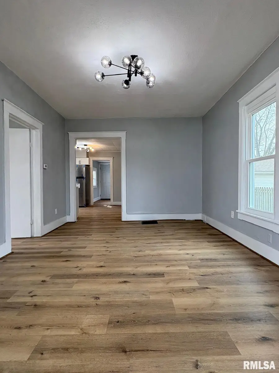 1045 N Osburn Avenue, Springfield, IL 62702 - #3