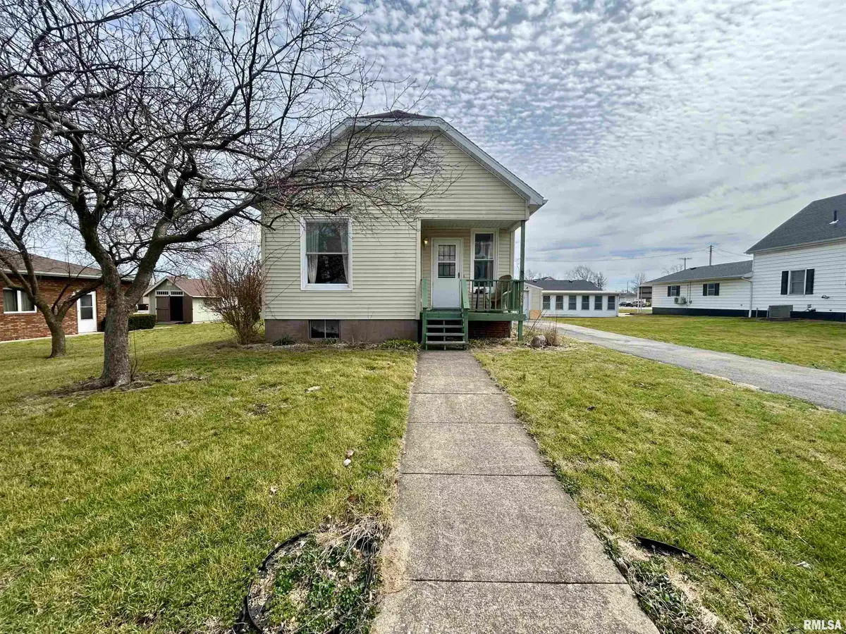 404 South Street, Morrisonville, IL 62546 - #1