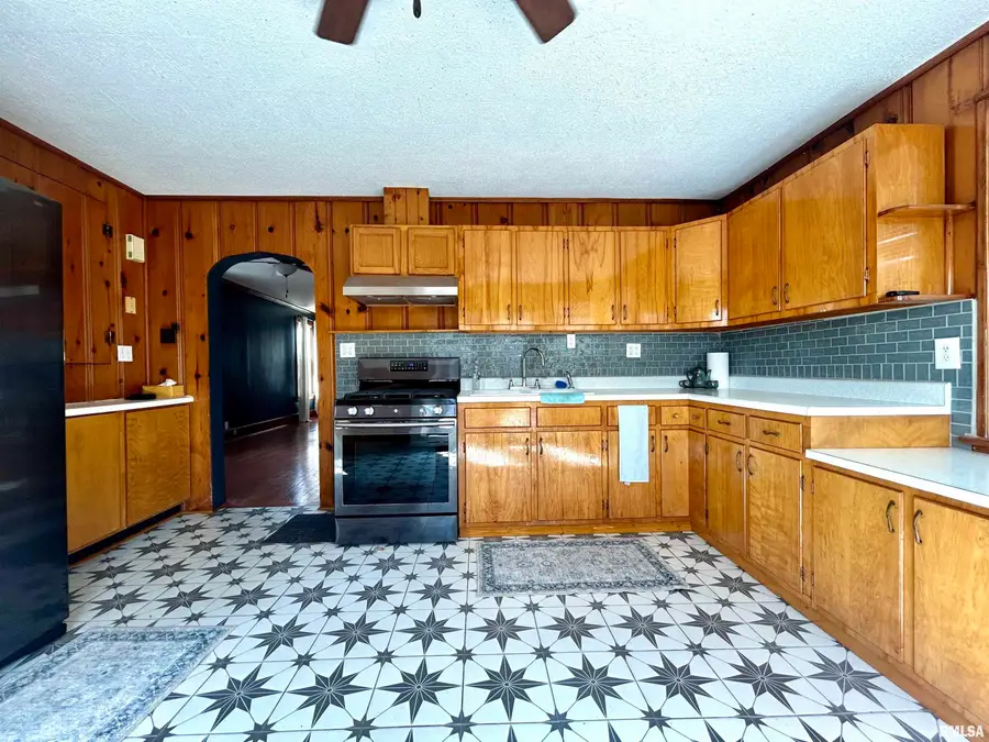 404 South Street, Morrisonville, IL 62546 - #2