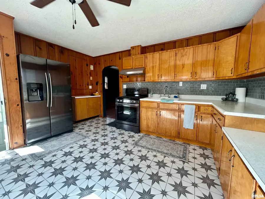 404 South Street, Morrisonville, IL 62546 - #3