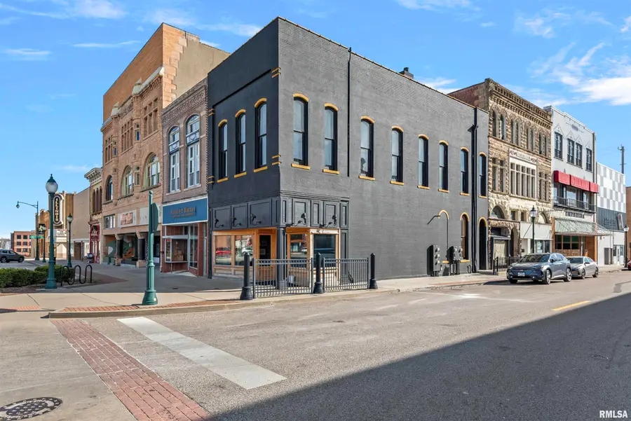 74 E Central Park Plaza, Jacksonville, IL 62650 - #2