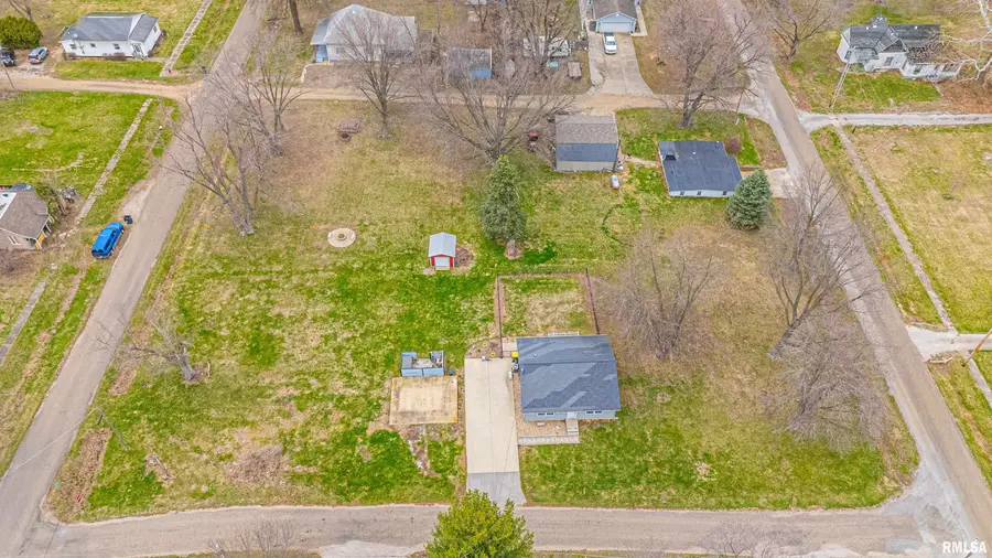 305 E 6th Street, Waynesville, IL 61778 - #2