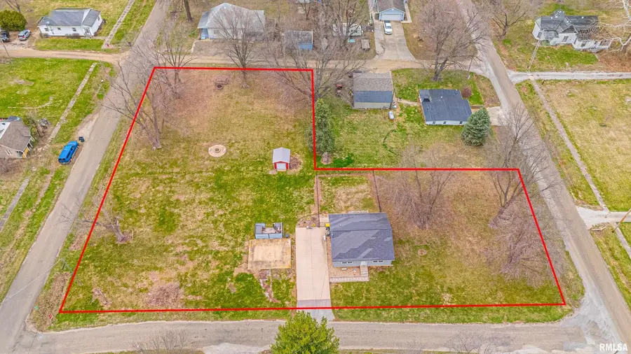 305 E 6th Street, Waynesville, IL 61778 - #3