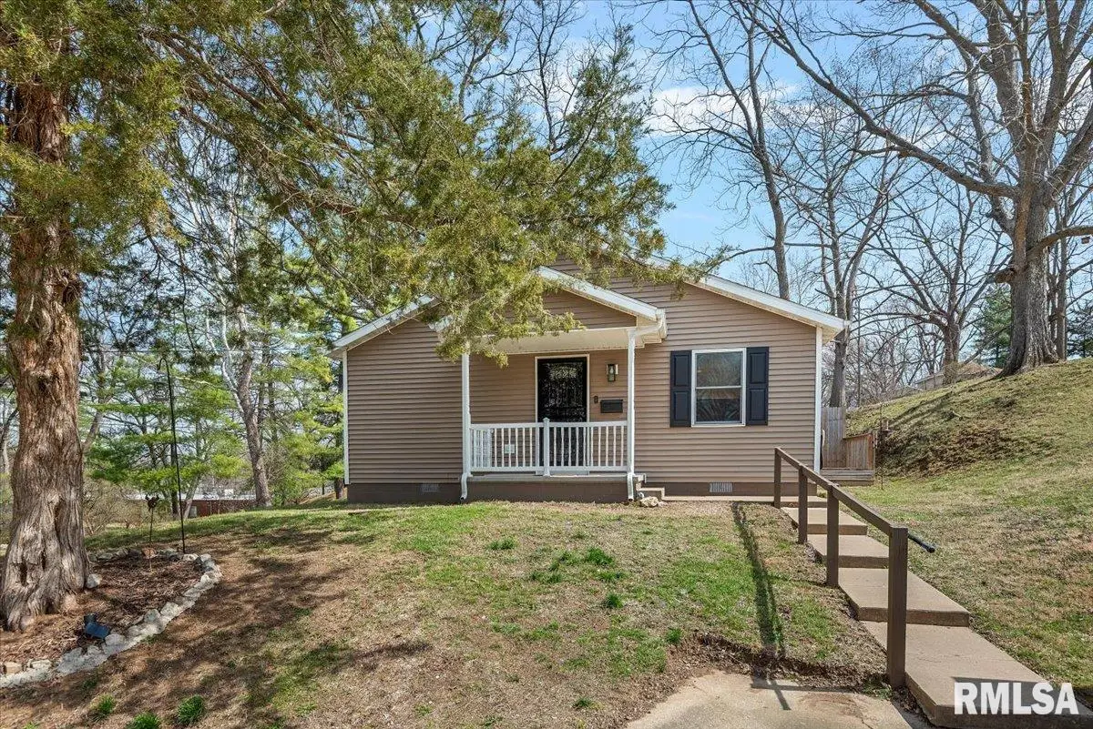 324 W Harris Street, Petersburg, IL 62675 - #1