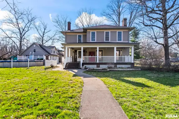 205 S 7th Street, Girard, IL 62640