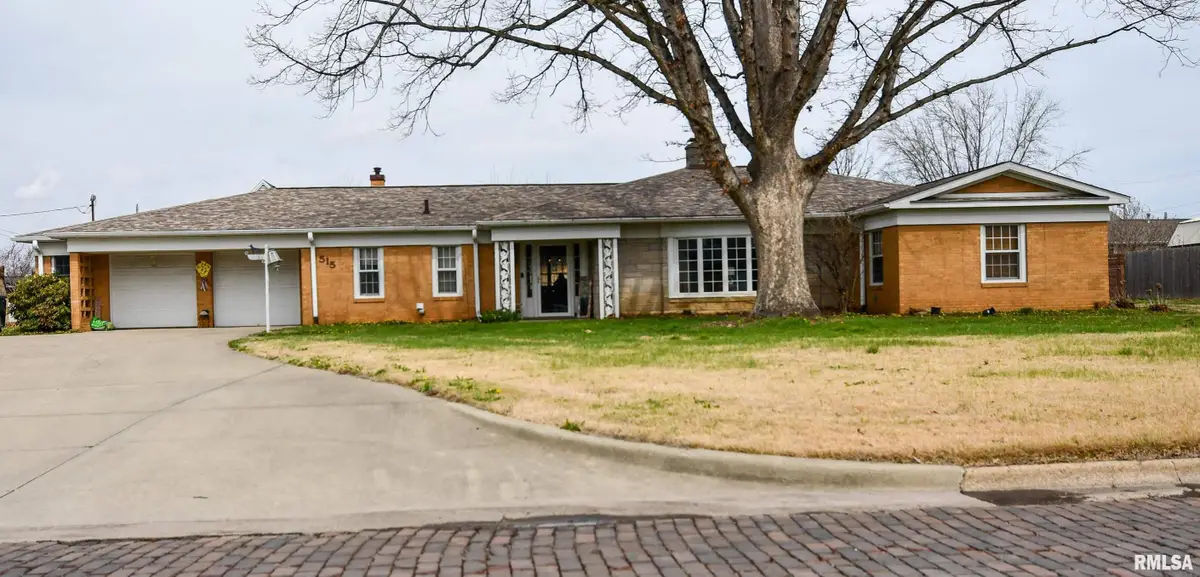 515 W Poplar Street, Taylorville, IL 62568 - #1