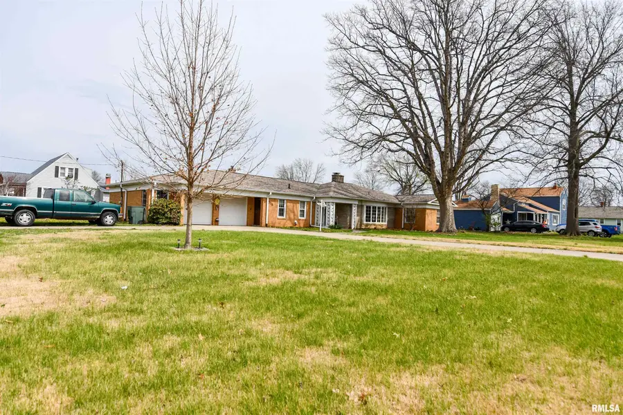 515 W Poplar Street, Taylorville, IL 62568 - #2