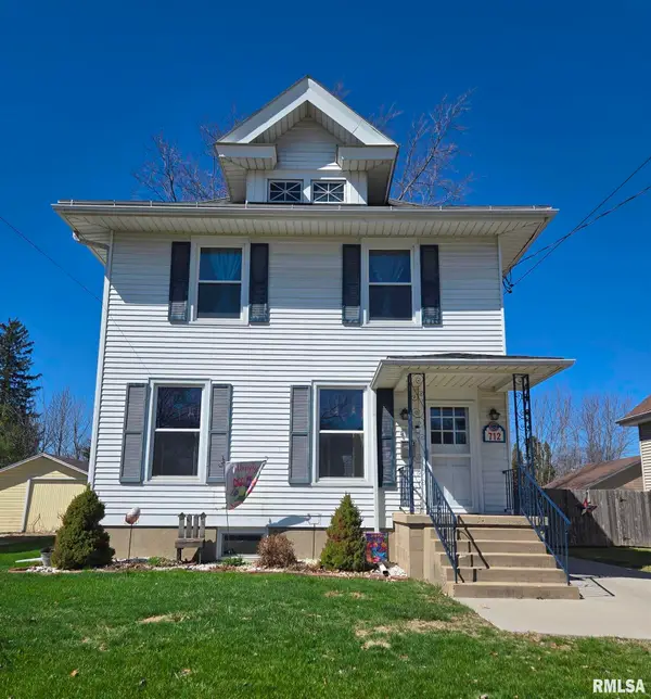 712 Maple Avenue, Galesburg, IL 61401