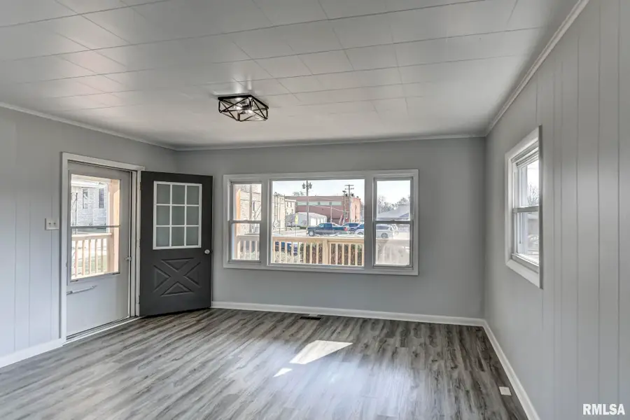 415 S Washington Street, Taylorville, IL 62568 - #2