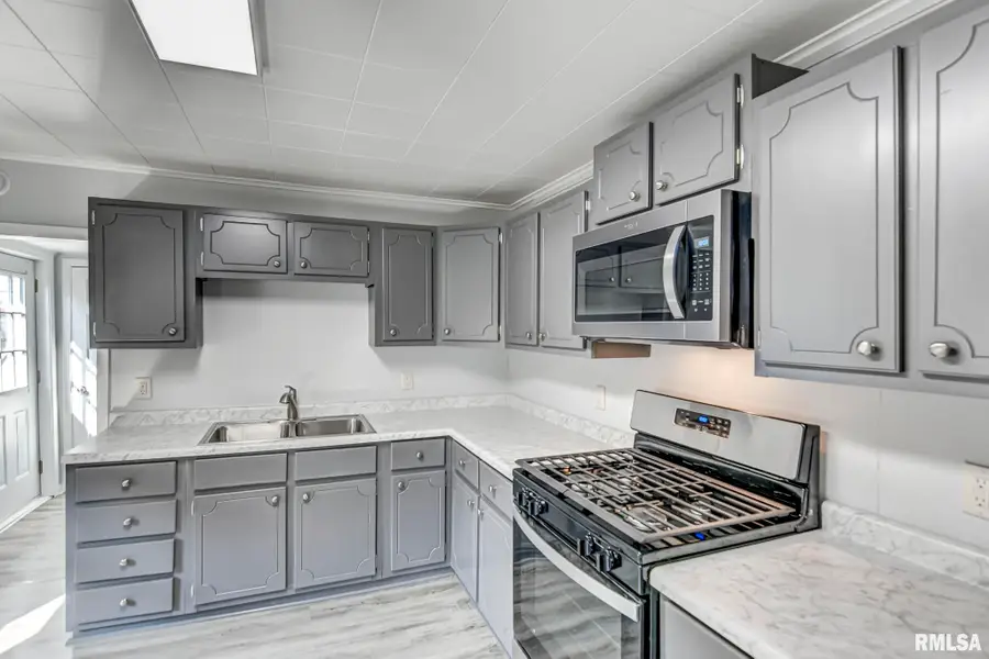 415 S Washington Street, Taylorville, IL 62568 - #3