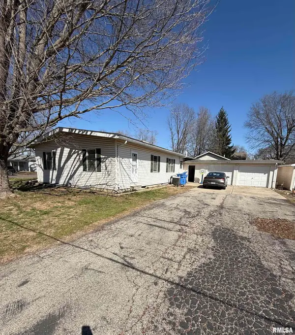 550 W Lincoln Avenue, Petersburg, IL 62675