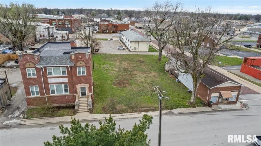 115 N Walnut Street, Taylorville, IL 62568 - #2