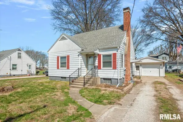 359 E Tremont Street, Waverly, IL 62692